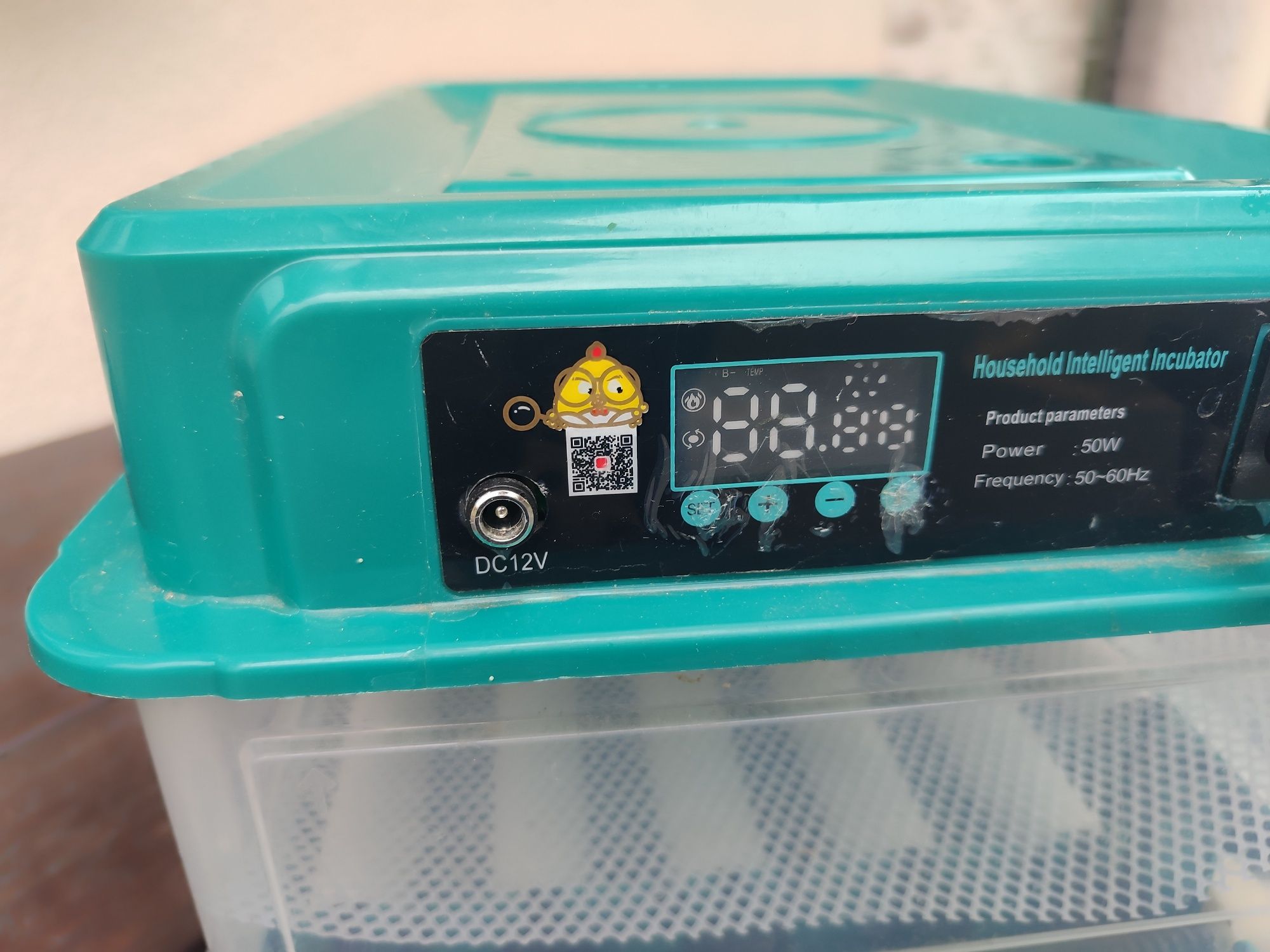 Inkubator z automatycznym podawaniem wody