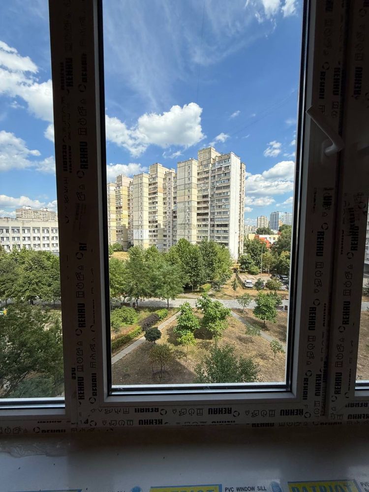 Продам 3к квартиру по вулиці Драгоманова 23