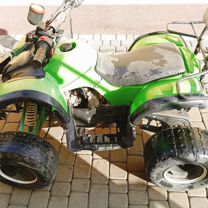 Sprzedam quada dla dziecka równo 100 latka 150 cm3