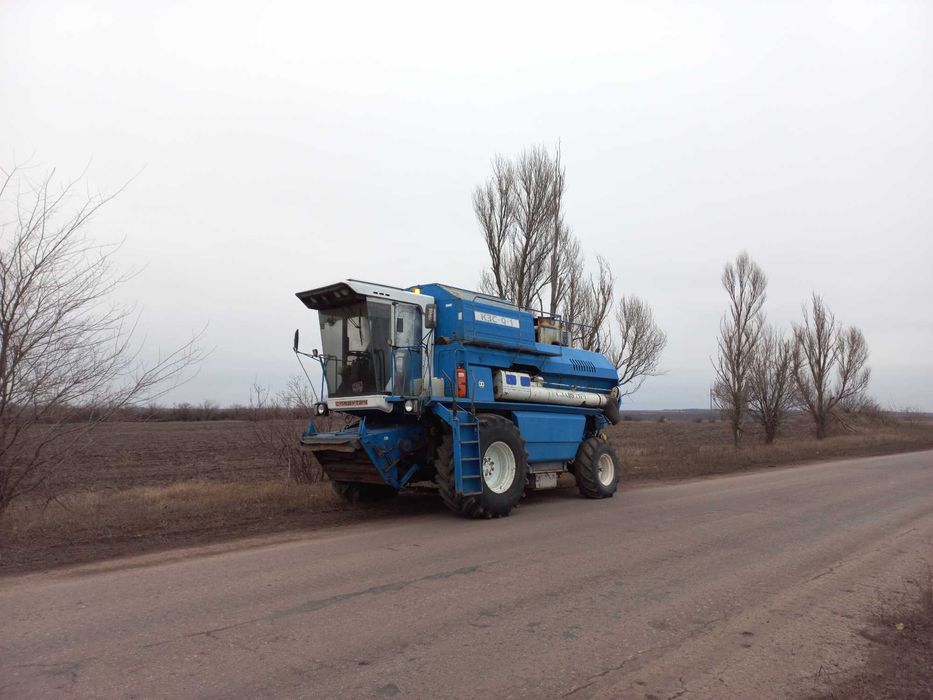 Комбайн Славутич КЗС 9