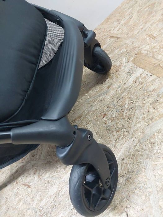 Chicco Glee Kompaktowy Wózek Spacerowy Do 22 Kg - Playful Black