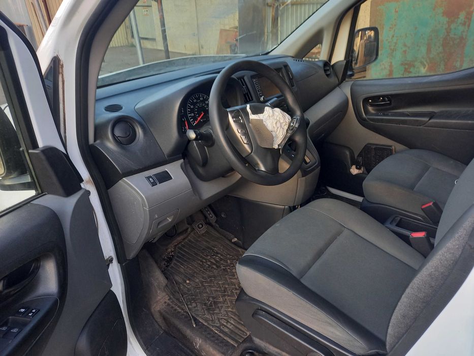 Микроавтобус грузовой Nissan NV 200