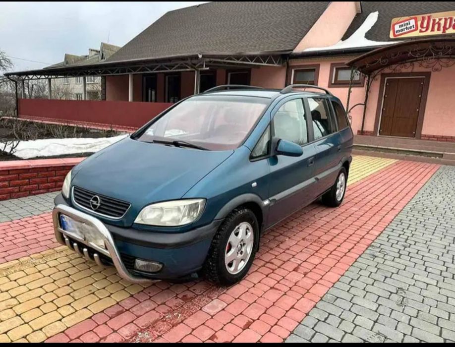 Сімейний автомобіль Opel zafira