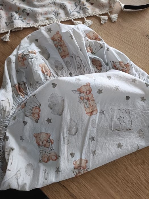 Dwa prześcieradła do gondoli.