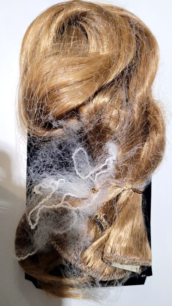 Przypinki długie włosów blond rude