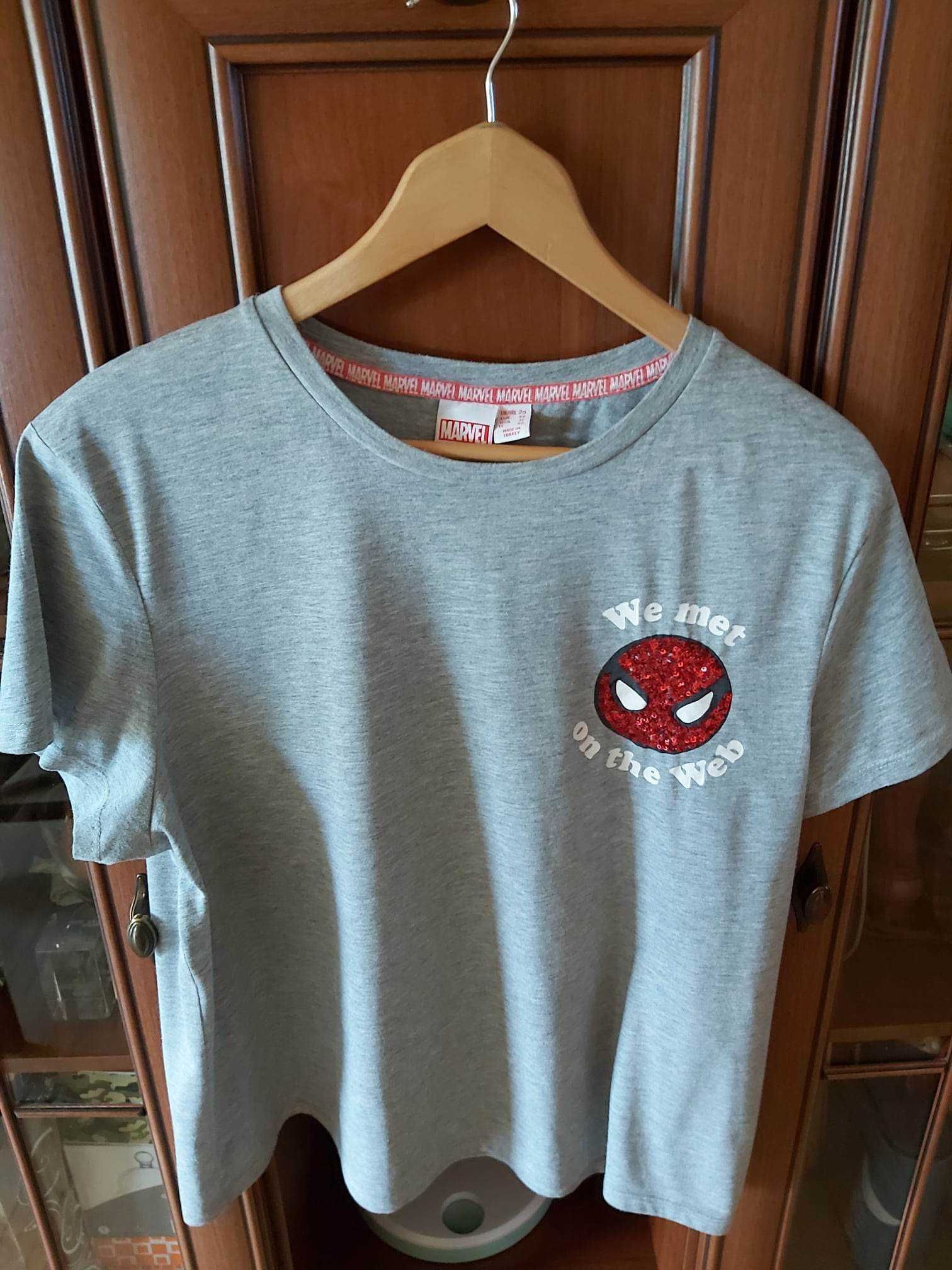 T-shirt z ozdobnym nadrukiem Marvel