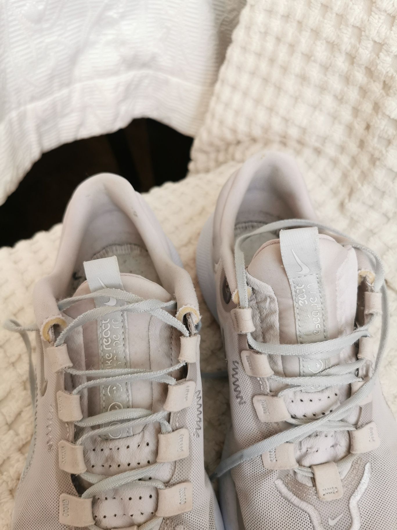 Buty sportowe Nike React Escape Run r 40,5