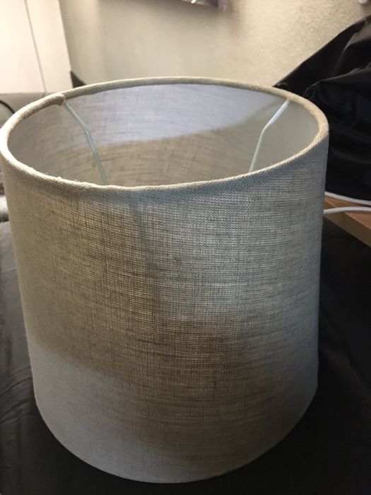 Abajur bege comprado no Gato preto