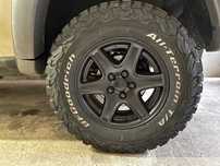 Продаю комплект шин BFGoodrich All-Terrain T/A KO2 LT255/70 R16