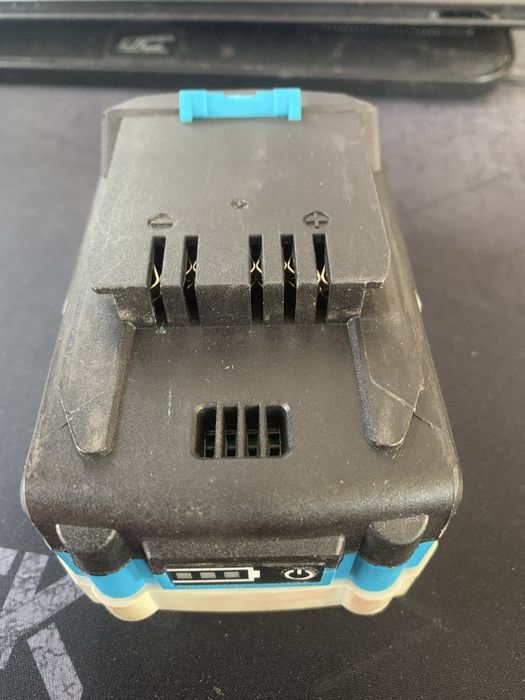 Akumulatror DEDRA 18V 5.0Ah 90Wh li-on DED7035 do kosiarki uszkodzony