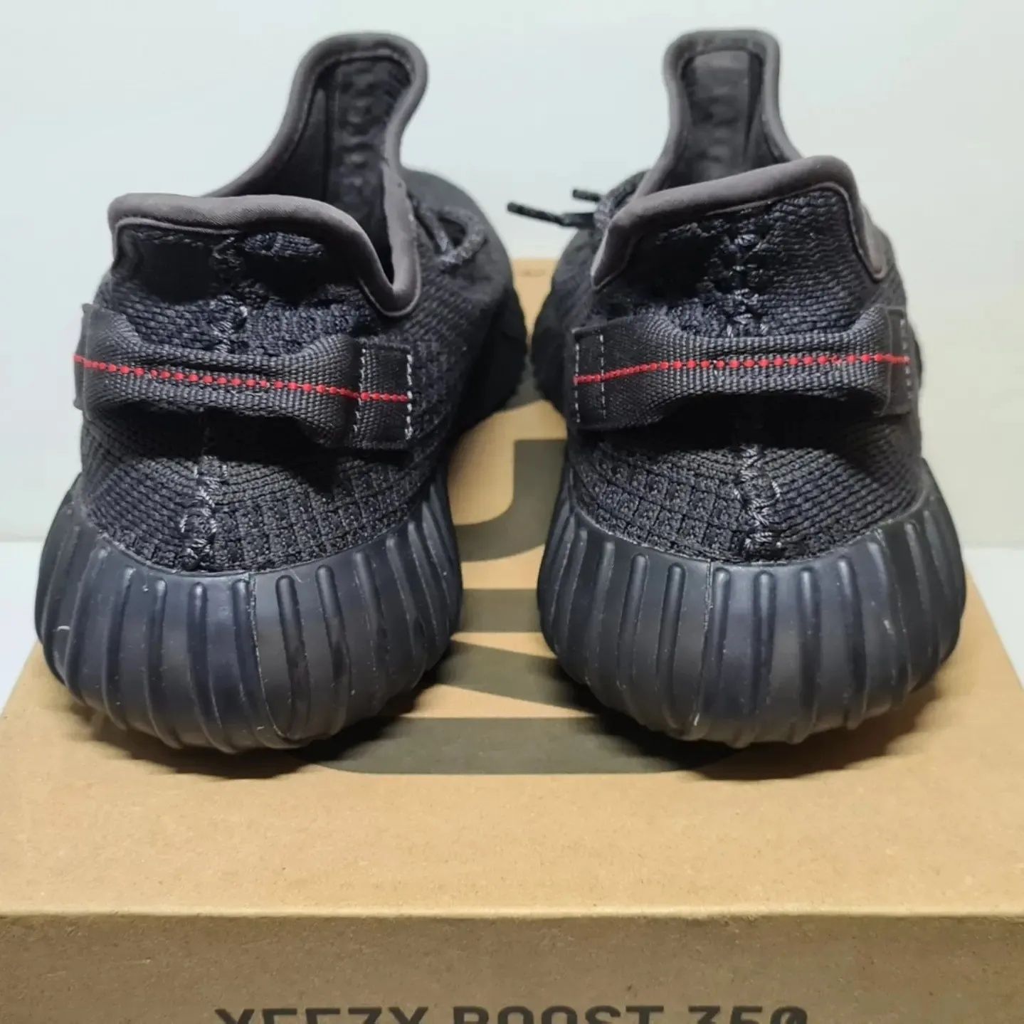 Yeezy Boost V2 Black Non-reflective Tamanho 44 que serve a um 42