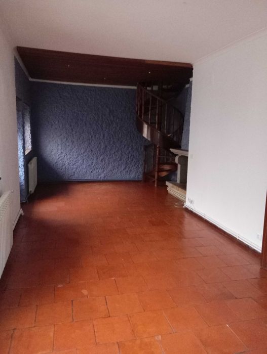 ARRENDA T2+ 2  Luminoso, boas áreas excelente localização