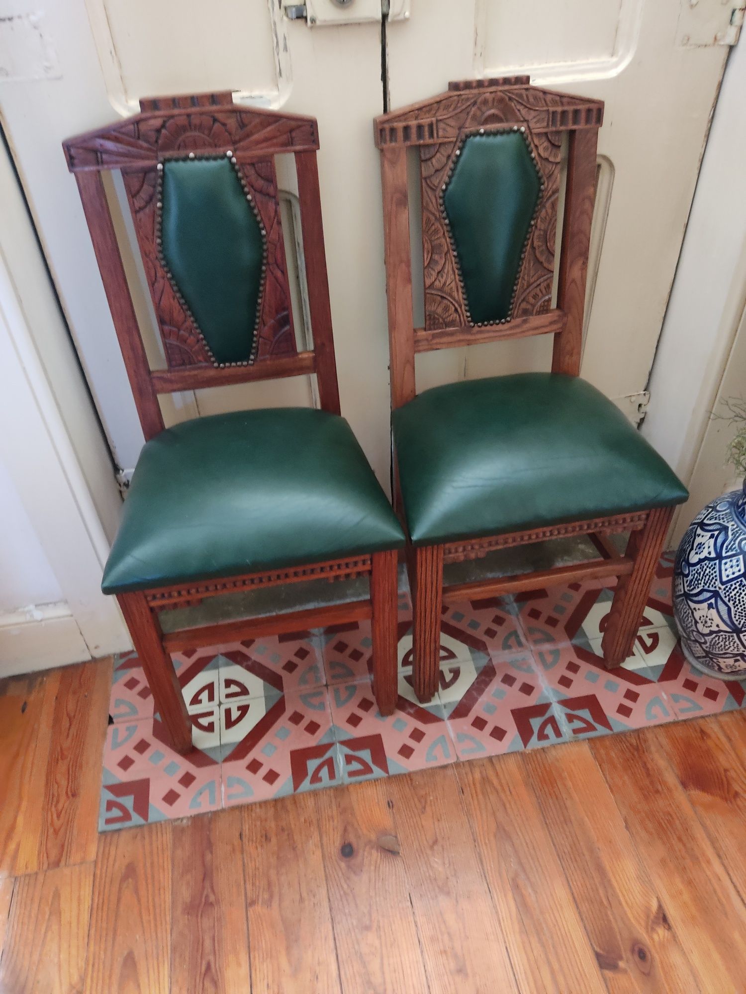 Conjunto de mesa e cadeiras