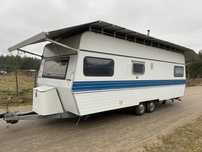 Knaus 640 z dachem ochronnym.