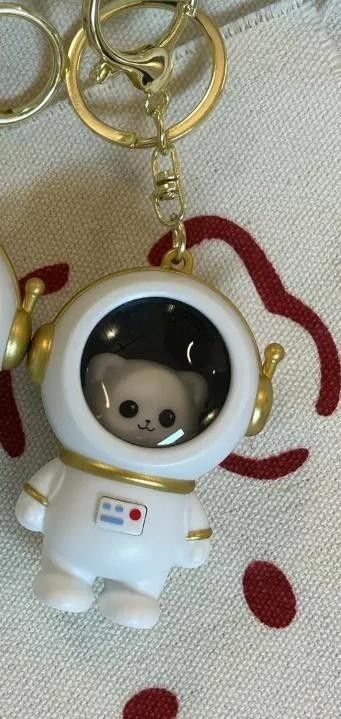 Брелок на сумку / ключі "Котик-астронавт" з ліхтариком
