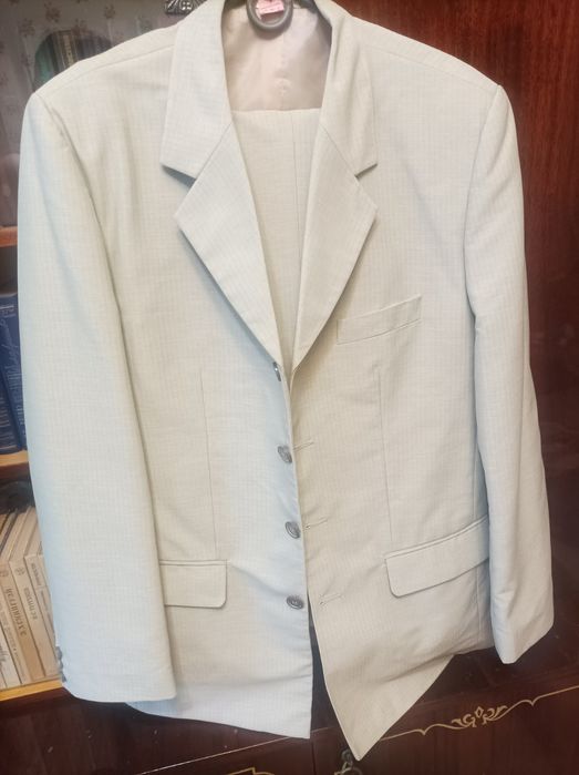 Два костюма і піджак 46/48