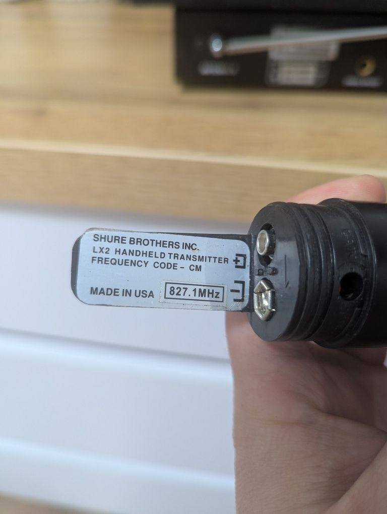Набір радіомікрофонів SHURE UHF-LX88-III і база ALPHARD