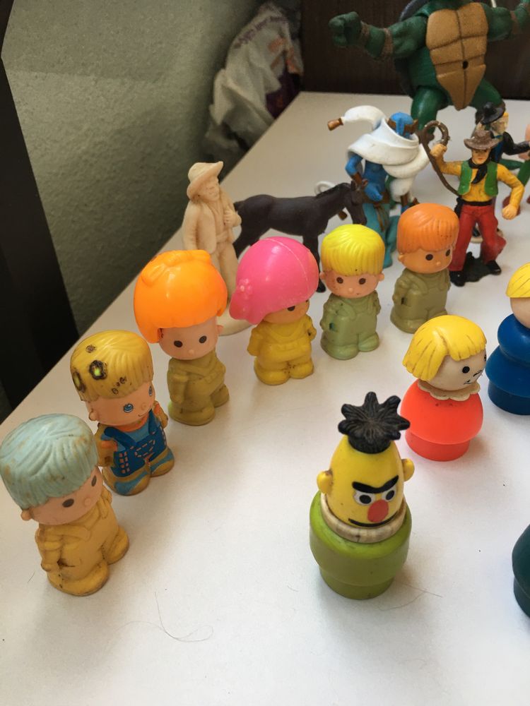 Bonecos / figuras antigos