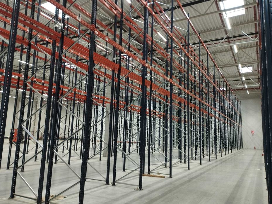 Regały magazynowe , wyposażenie magazynu