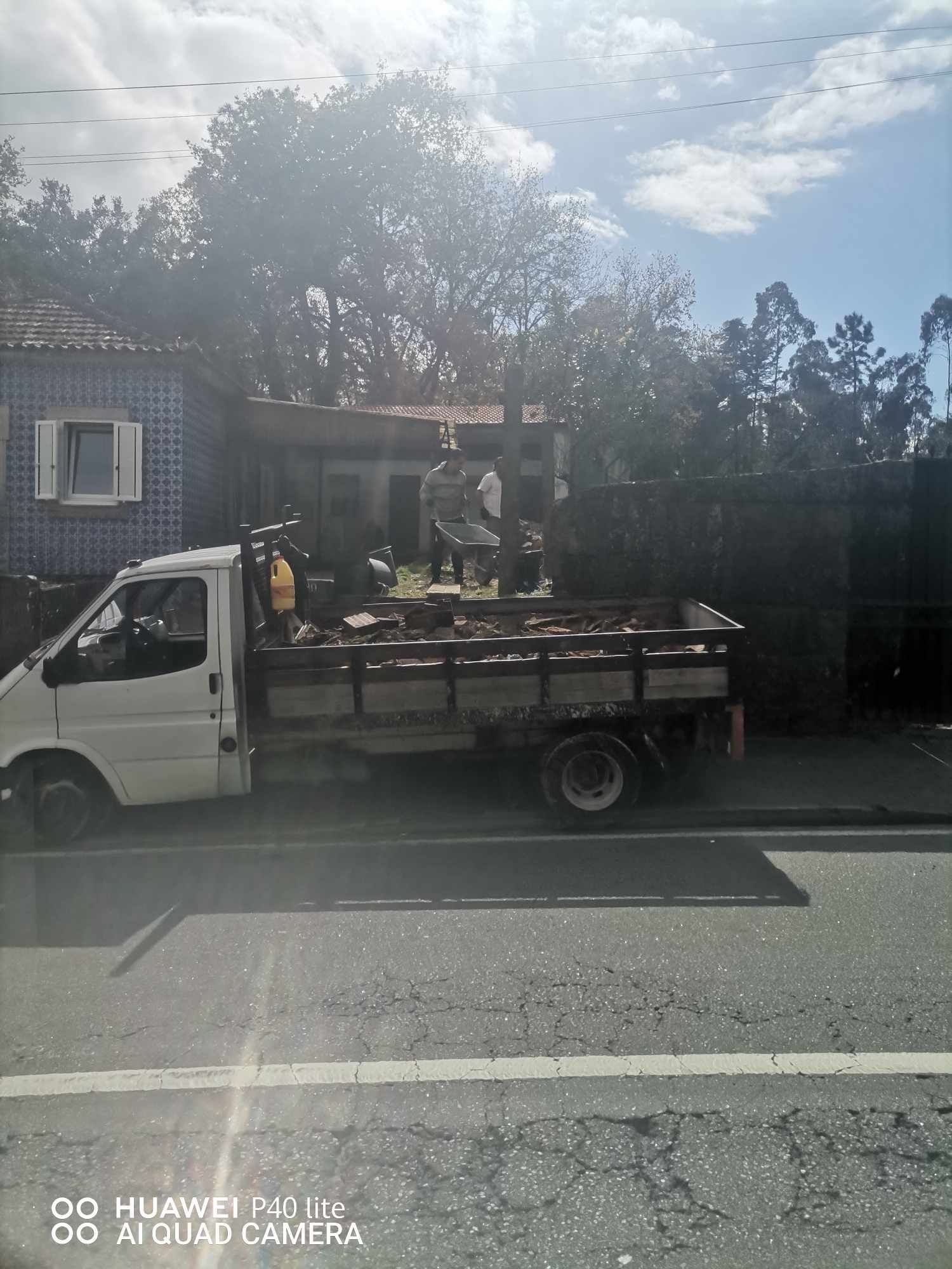 Faço cargas de Entulho Madeira Pladur Resíduos