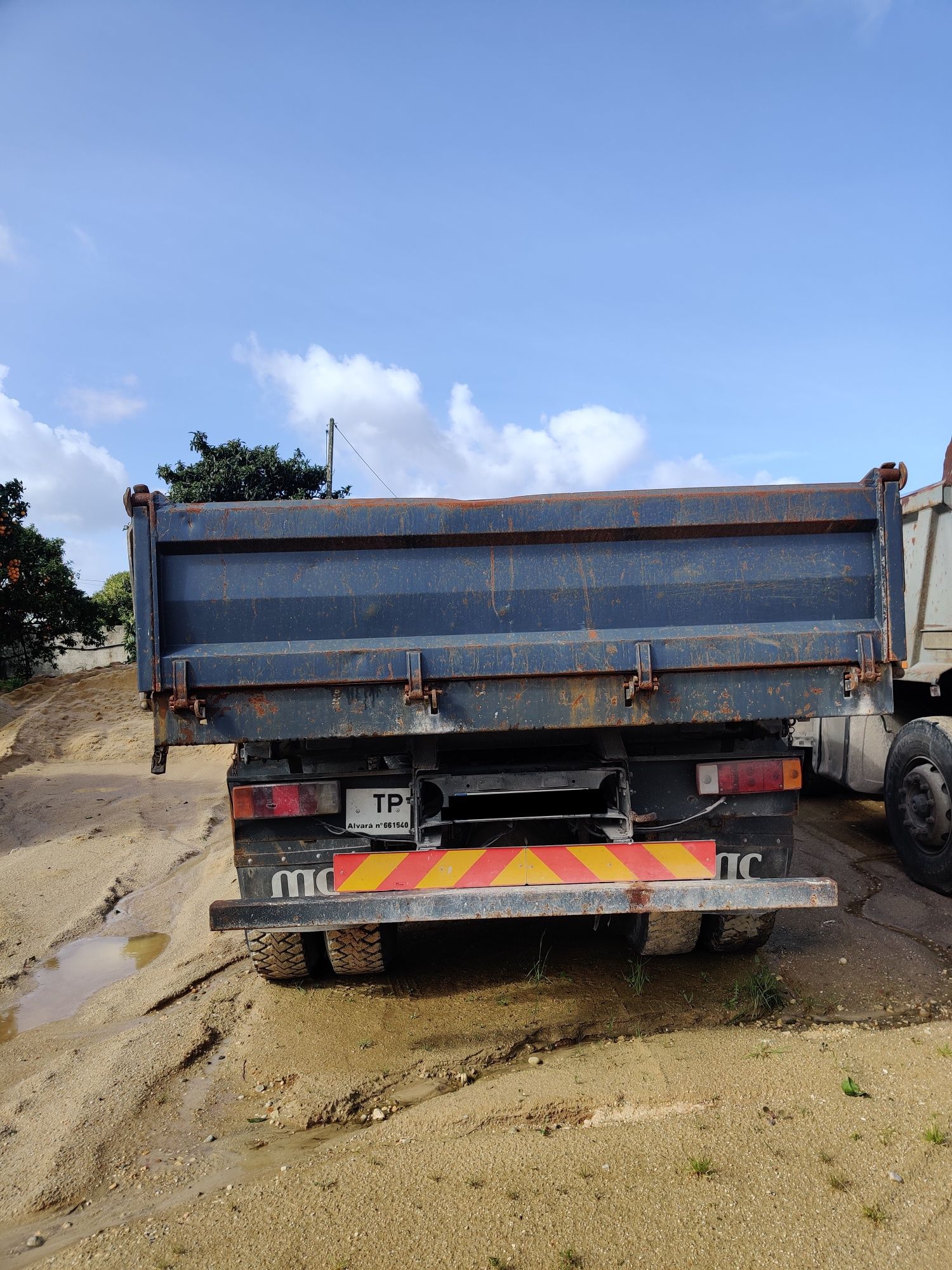 Camião Volvo FL7