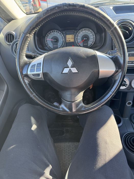 Mitsubishi colt 1.1 benz  2011 rok klima