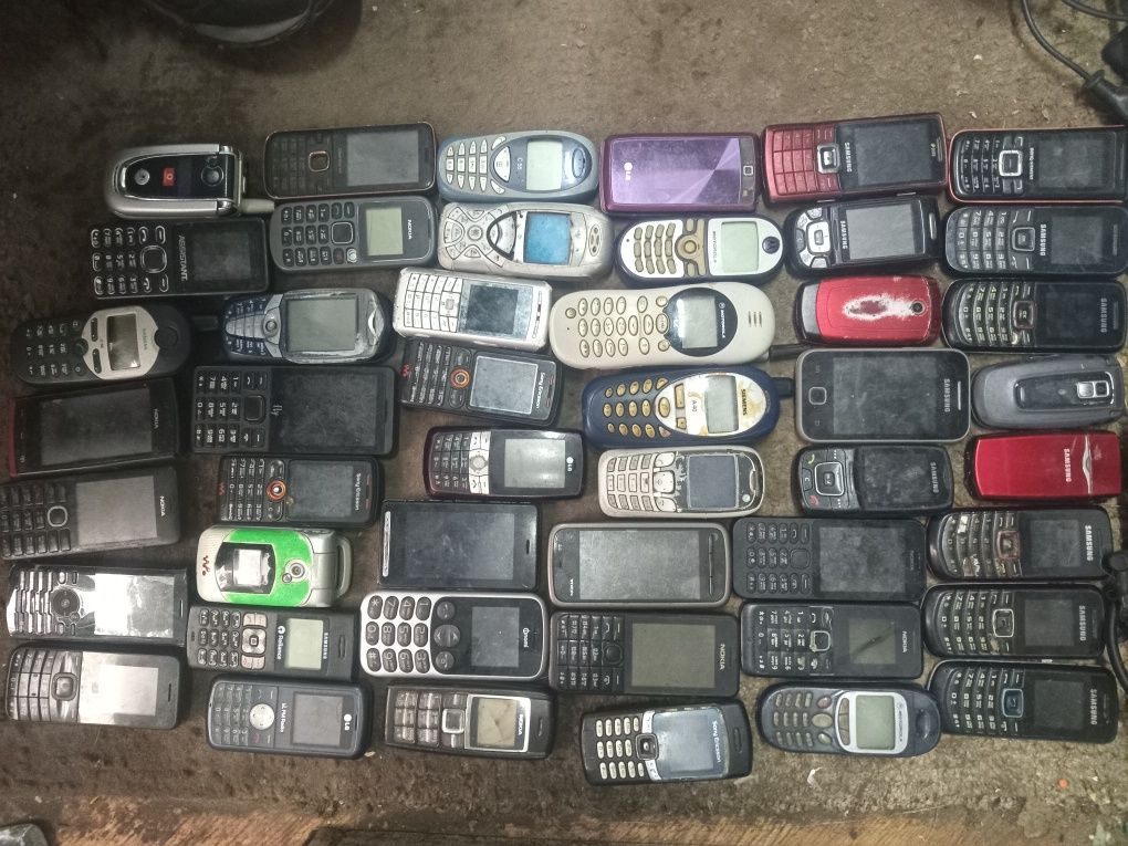 Продаются кнопочные мобильные телефоны