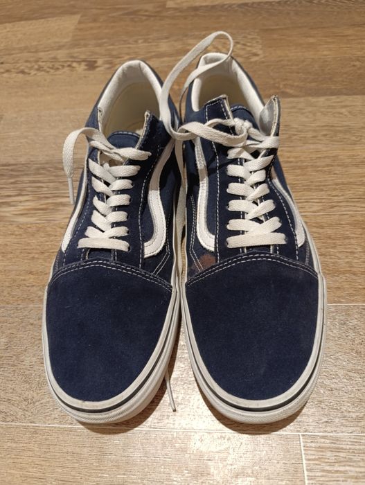 Кеди, кросівки, мокасіни, тапки.