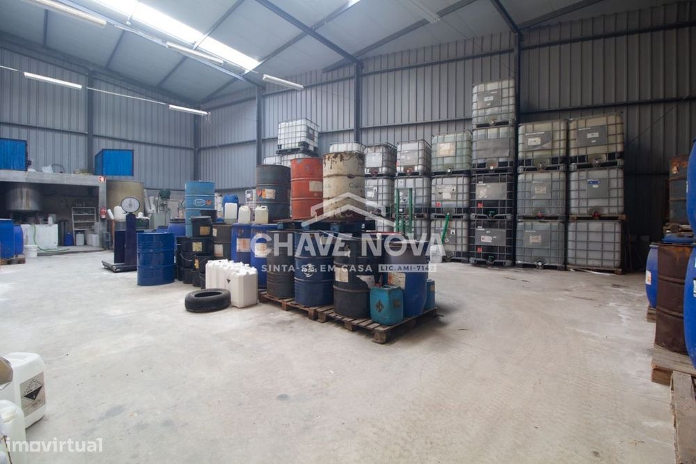 Armazém c/ Negocio de Produtos de Manutenção Industrial em Fanzeres