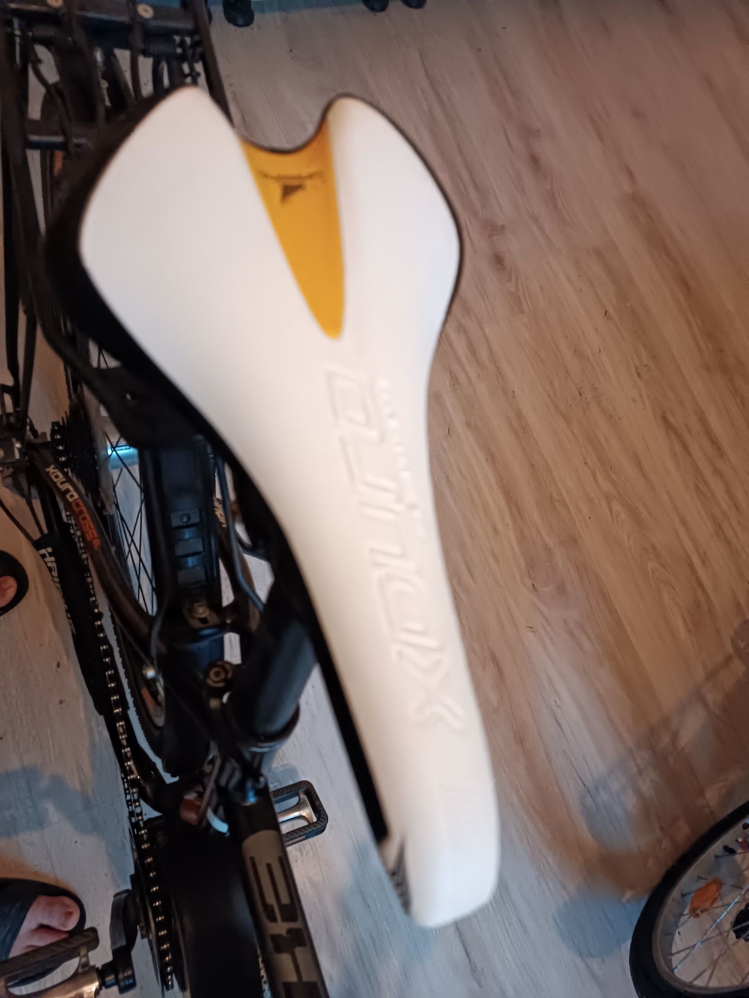 Rower elektryczny cross trekkingowy