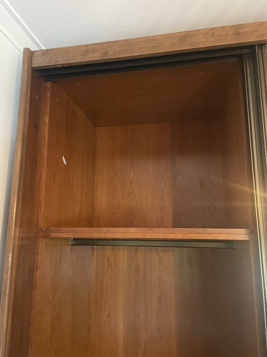 Roupeiro de quarto em madeira maciça