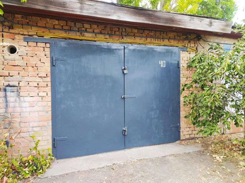 Гараж цегляний . Довгостроково.