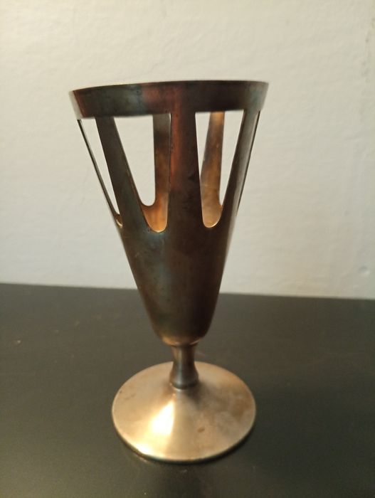 Taça cálice decorativa em metal, p0ssivelmente bronze -art deco