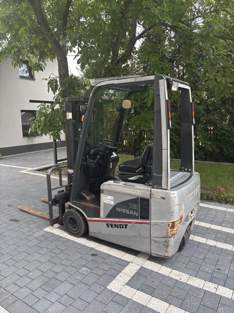 Wozek widlowy Nissan 1,8t triplex