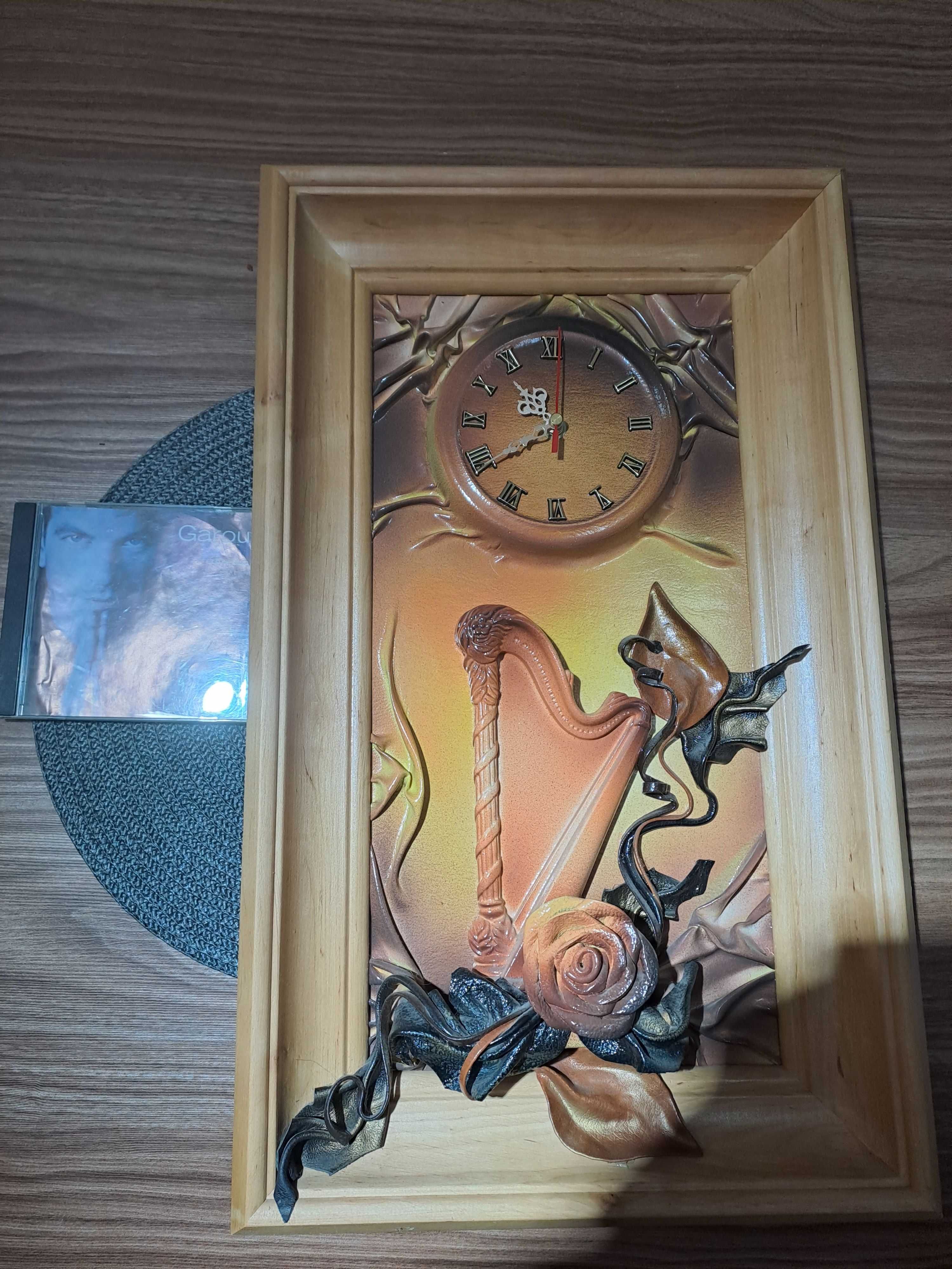 Zegar ścienny w ramie "Harfa" 57x36cm