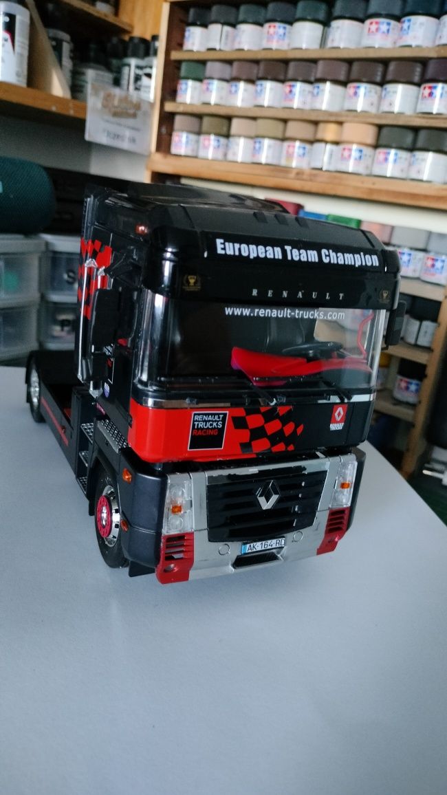 Sprzedam modele ciężarówek 1:24
