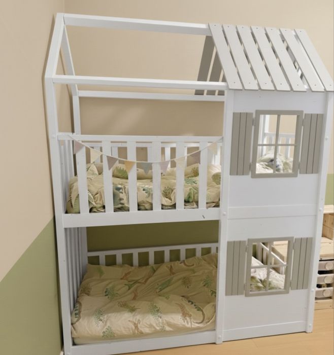 Łóżko piętrowe domek