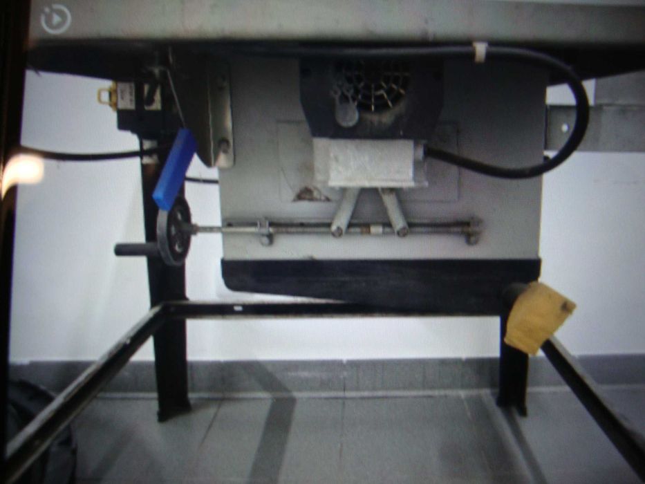 Mesa ELU em ferro para corte de madeira com disco angular ELU, Usada