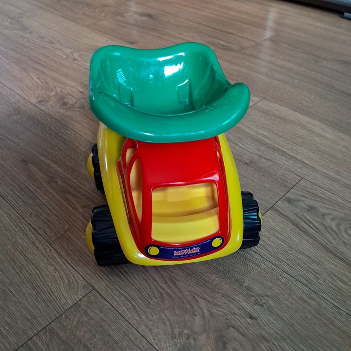 Duże auto wywrotka