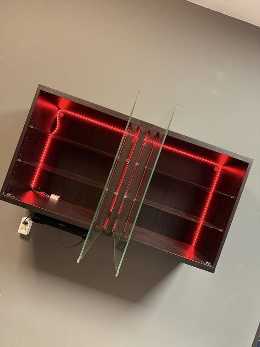 Witryna gablota wiszaca szklana szafka