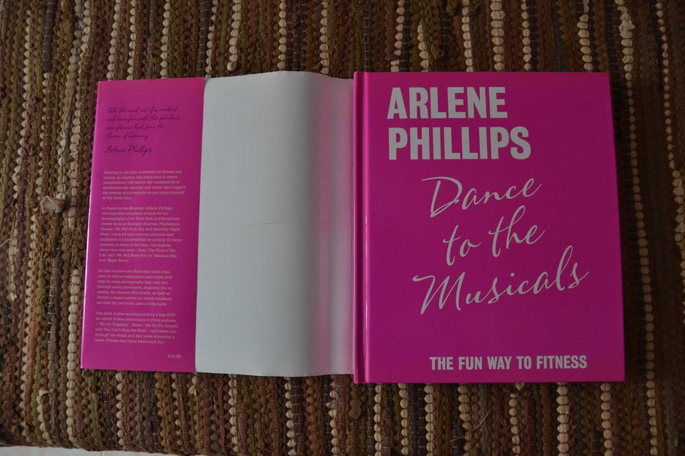 Livro de dança "Dance to the musicals"