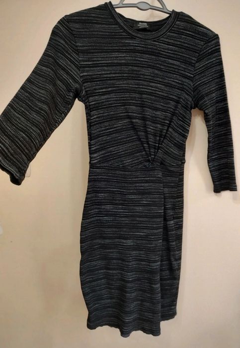 Dopasowana sukienka Bershka rozmiar M / 38 / 10 szary czarny marszenia
