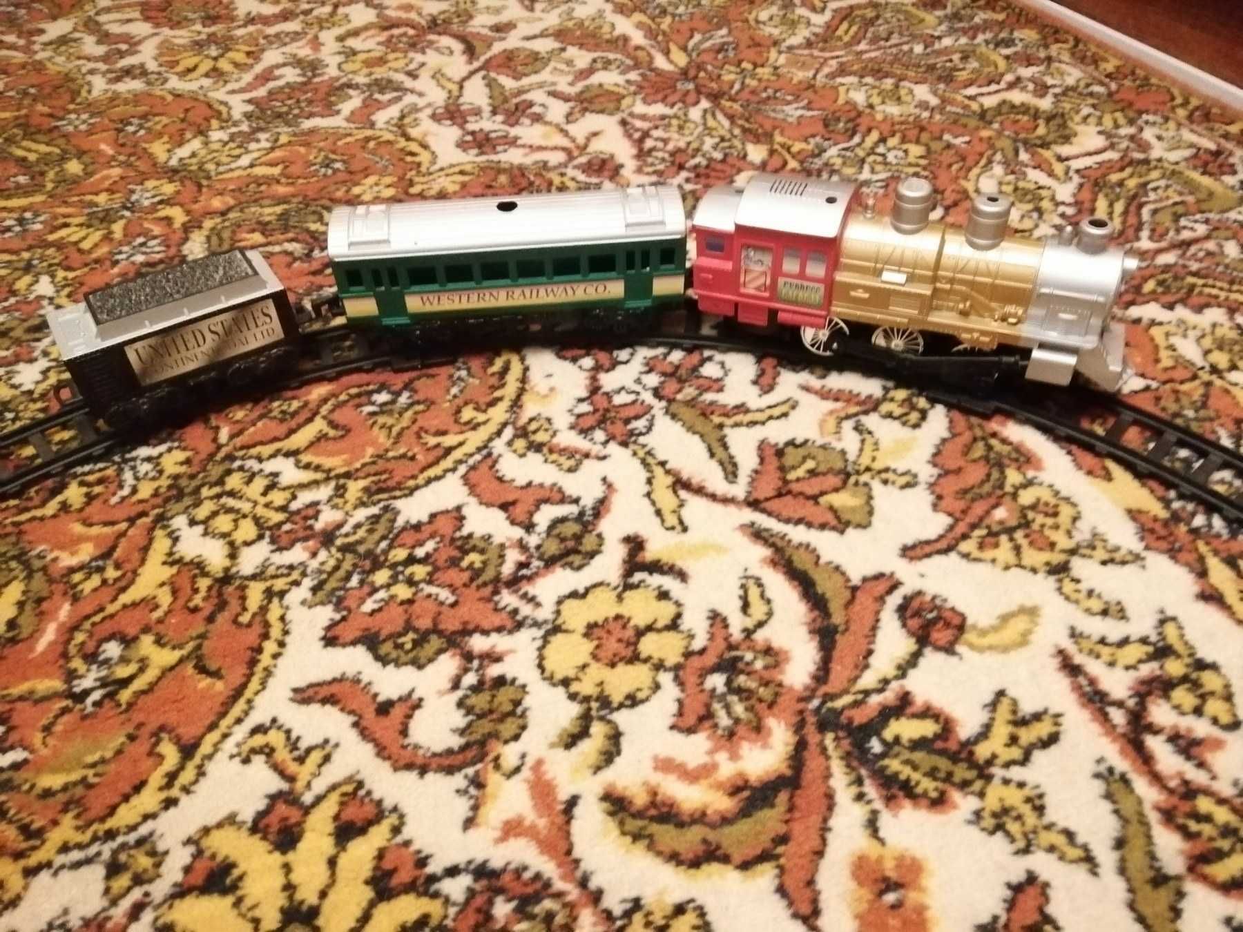 Набор железной дороги на батарейках (локомотив, 2 вагона + рельсы)