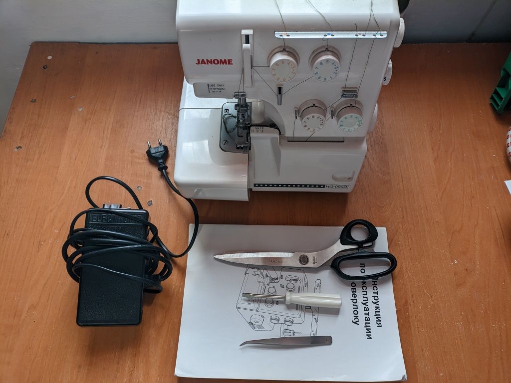 Janome HQ-90D оверлок + аксесуари