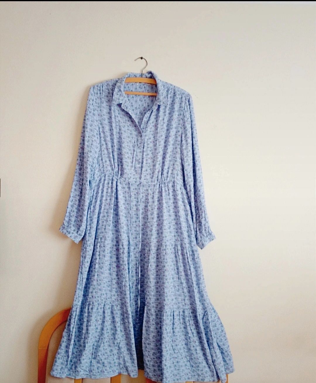 Śliczna niebieska w kwiaty midi sukienka z wiskozy,XL/42/14