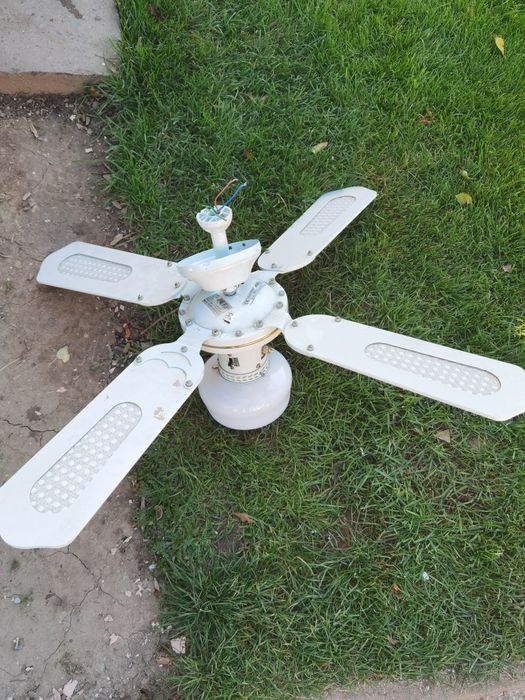 Lampa z wiatrakiem, styl USA