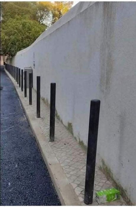 7 Pilaretes metalicos galvanizados