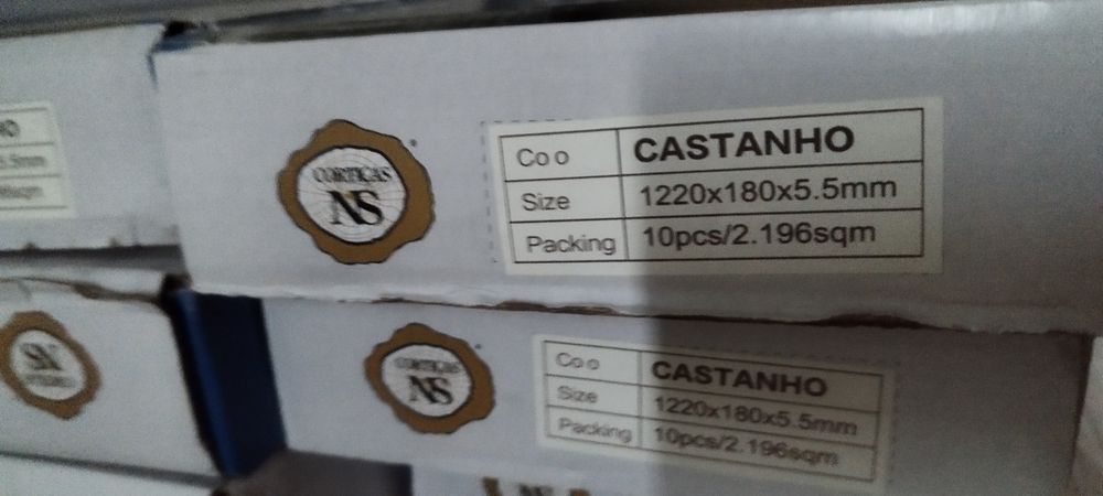 Piso vinílico anti riscos e água