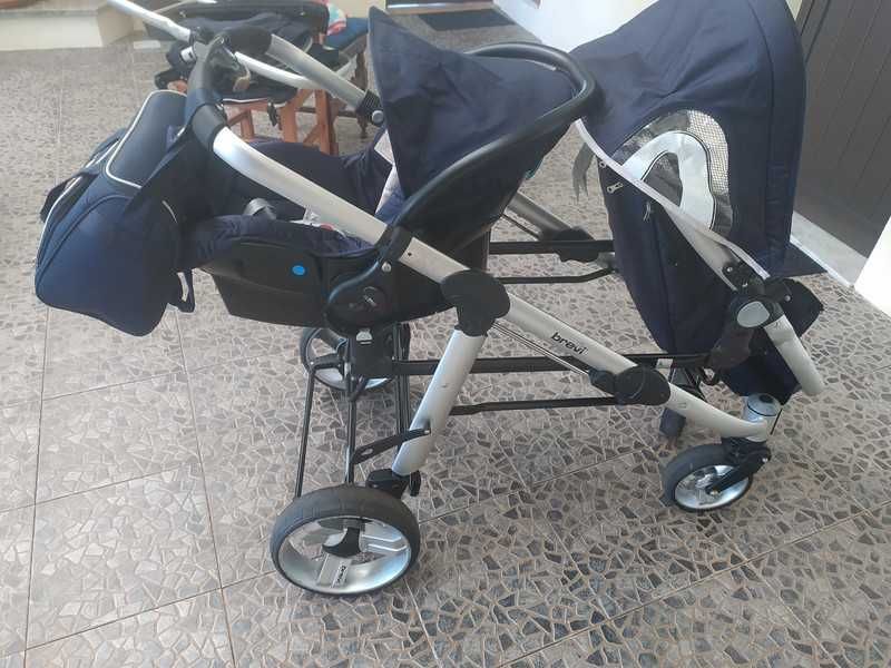 Carro de bebê duplo
