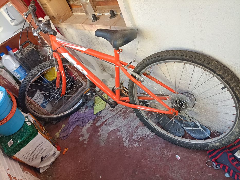 Bicicleta praticamente nova